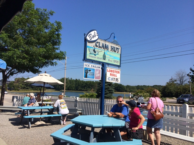 Out door dining at Bobs Clam Hut