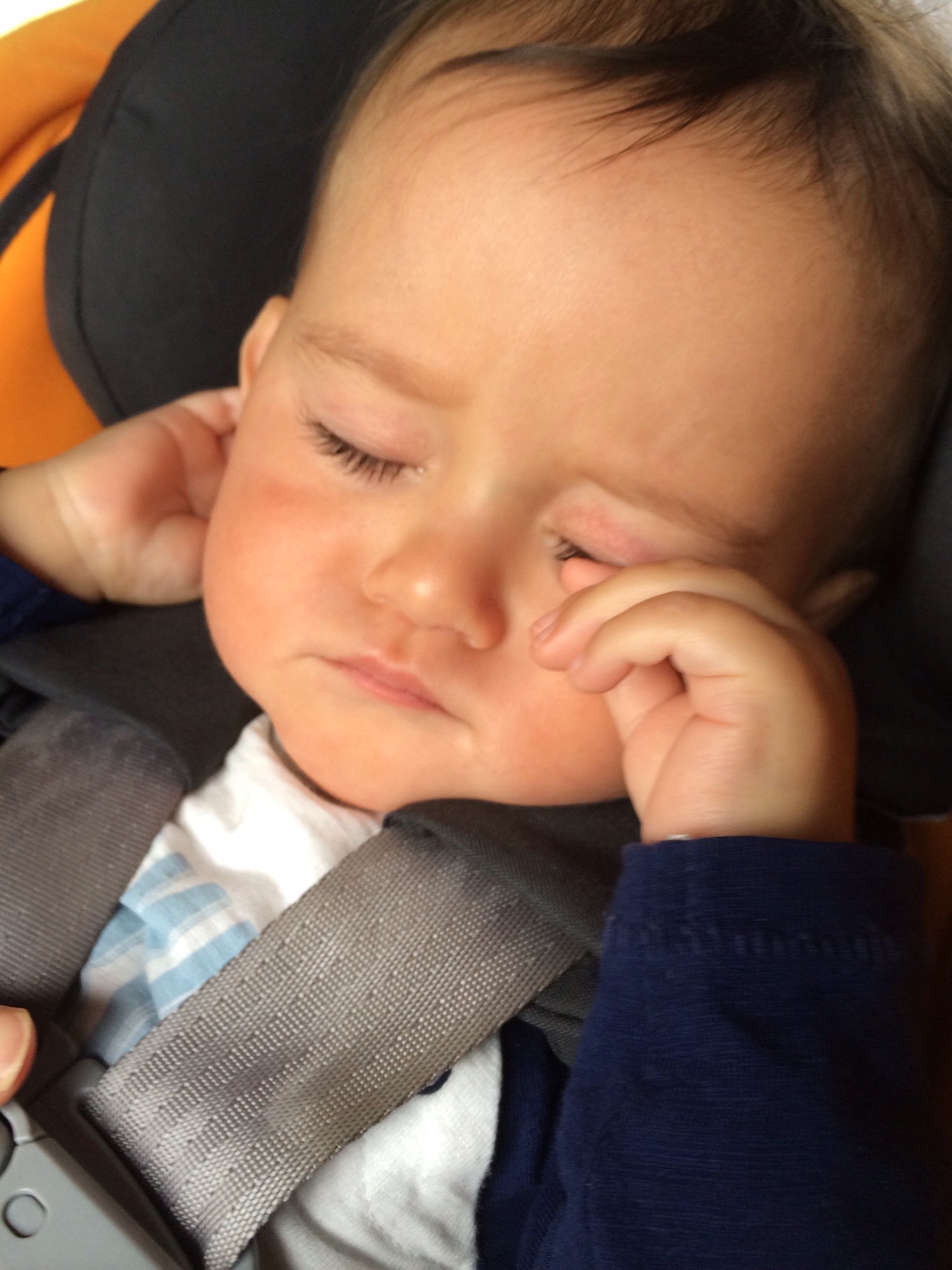 Baby boy o unwell in car seat 